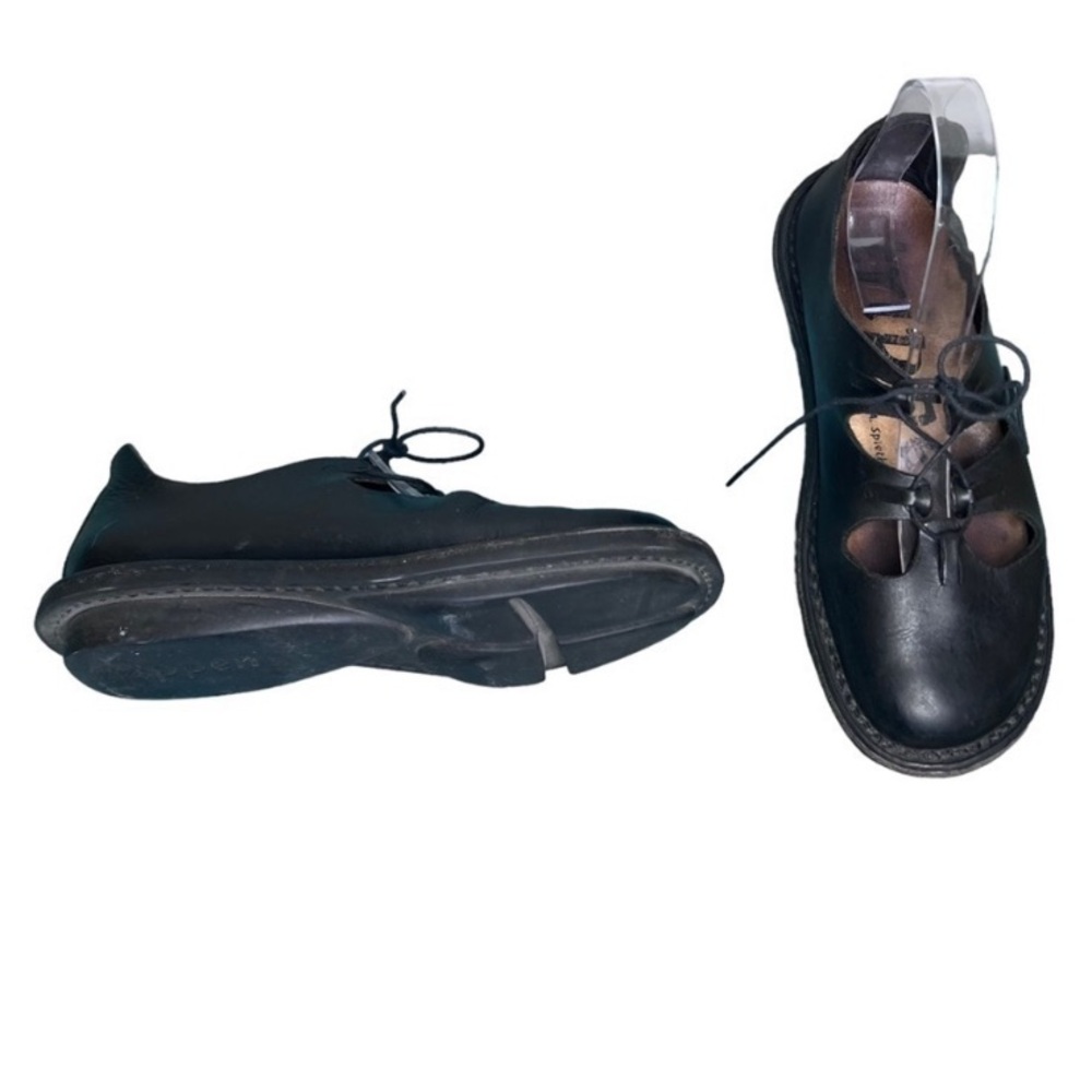 Black Leather Women's Lace-Up Flats